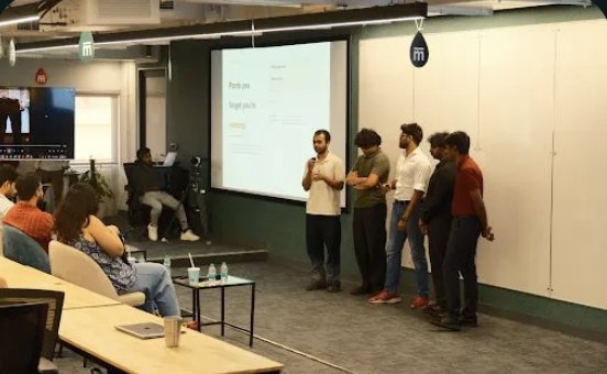 A team presenting to the class