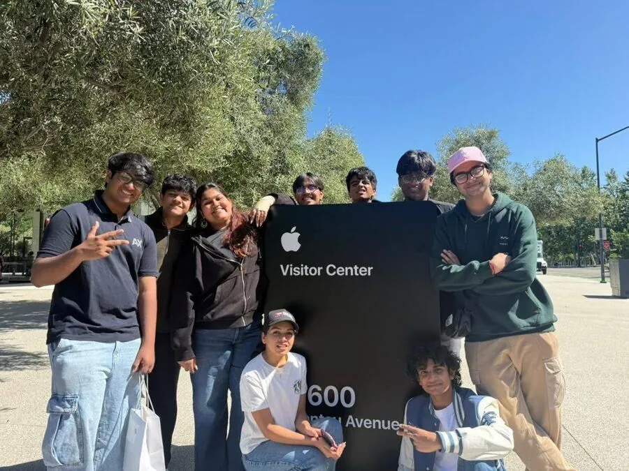 Mesa students at the Apple Park Visitor Center